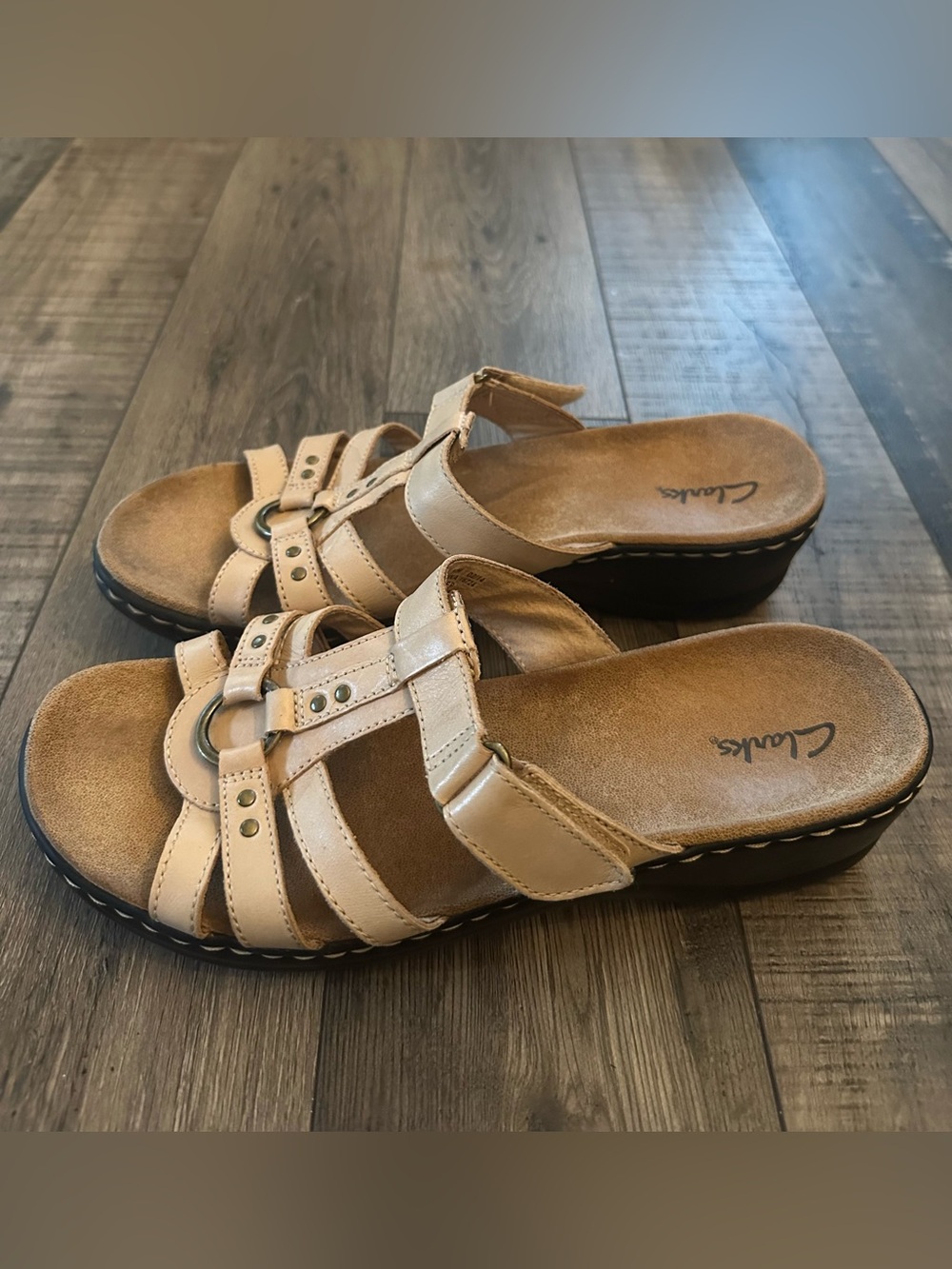 Women’s Clark’s Lexi Jasmine Stud Leather Slides Sandals Cream Size 10